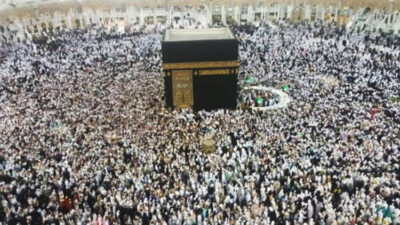 arab-saudi-bagikan-2,5-juta-salinan-al-quran-kepada-seluruh-jemaah-haji-–-times-banyuwangi