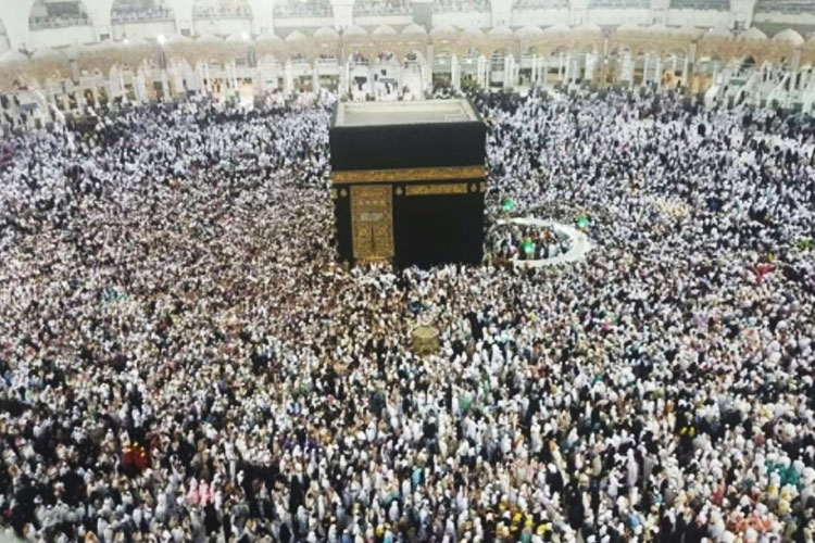 arab-saudi-bagikan-2,5-juta-salinan-al-quran-kepada-seluruh-jemaah-haji-–-times-banyuwangi