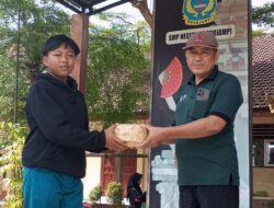 SMPN 2 Rogojampi Laksanakan Penyembelihan 7 Kambing Kurban , Sebagai Bentuk Solidaritas ASN Berbagi