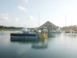 Hanya Dengan Rp 79 Ribu, Nikmati Keindahan Pantai Banyuwangi dengan Kapal Listrik Mewah