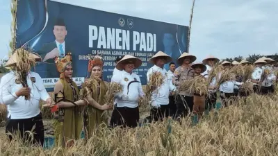 dukung-ketahanan-pangan,-lapas-banyuwangi-panen-padi-di-lahan-sarana-asimilasi-dan-esukasi