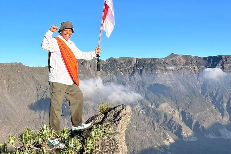 johan-rosihan-usulkan-gunung-tambora-jadi-contoh-nasional-konservasi-dan-eduwisata-–-times-banyuwangi
