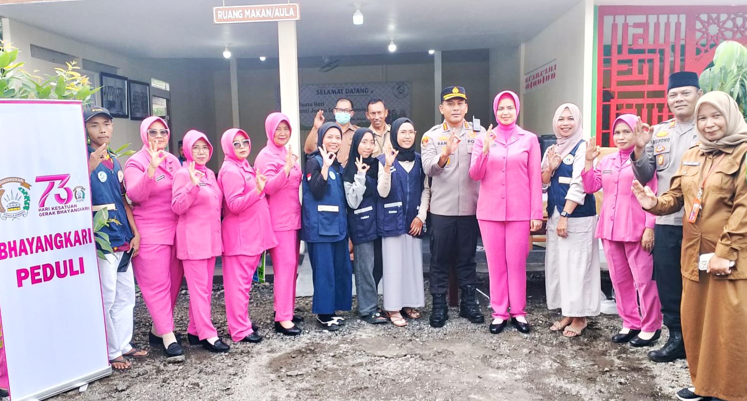harunya-kehadiran-kapolresta-di-panti-lansia:-“jangan-biarkan-mereka-menua-sendiri”