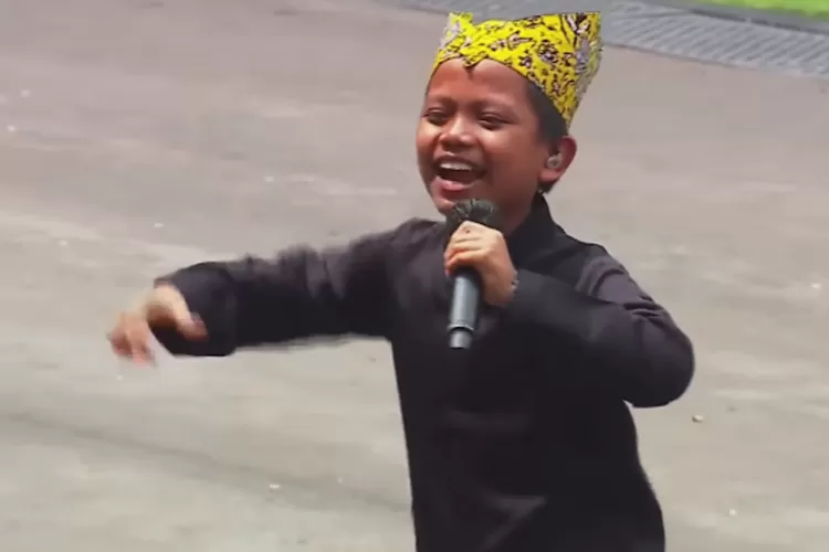 farel-prayoga-penyanyi-cilik-banyuwangi-dari-pengamen-jalanan-bisa-tampil-di-istana-hingga-kasus-judol-ayahnya