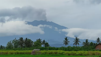 gunung-raung-sering-erupsi-jelang-suro,-mitos-kuno-kembali-terngiang:-kebetulan-atau-pertanda?