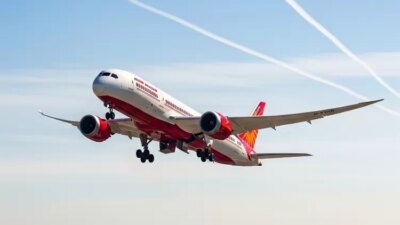 tangis-keluarga-korban-pecah,-242-tewas-dalam-kecelakaan-pesawat-air-india-ai171-–-radar-banyuwangi