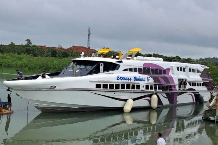 pelayaran-perdana-ditunda,-kapal-cepat-banyuwangi-bali-dipastikan-tetap-berlayar-–-times-banyuwangi