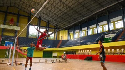 dimulai-hari-ini,-32-tim-bola-voli-u-17-berburu-piala-kapolresta-banyuwangi!