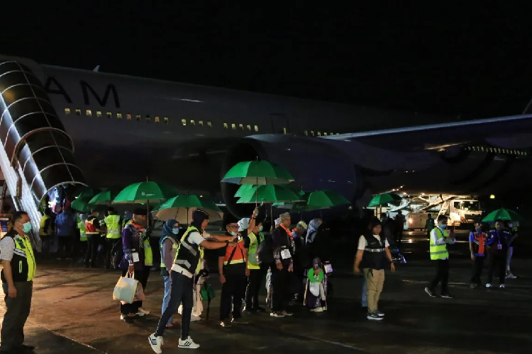fase-pemulangan-dimulai,-kloter-pertama-jemaah-haji-makassar-tiba-di-tanah-air-–-times-banyuwangi
