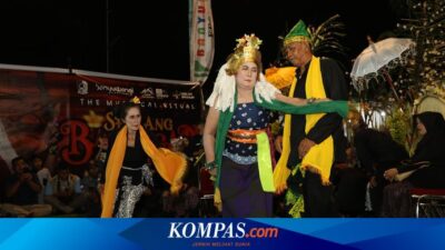sakralnya-tradisi-seblang-bakungan-banyuwangi-pukau-wisatawan