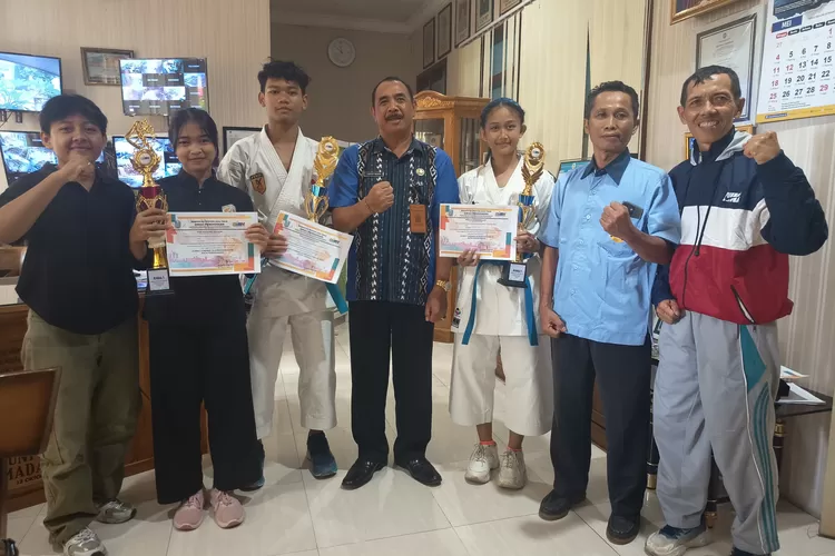 keisya-karindra,-rasya-albani,-celine-ganda-dan-farach-ryandra-sukses-antarkan-smagi-taruna-bangsa-menjadi-juara-umum-di-o2sn-sma/smk-se-banyuwangi