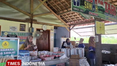 es-tari-legendaris-kunjang,-warung-tengah-sawah-yang-tetap-laris-sejak-1992-–-times-banyuwangi