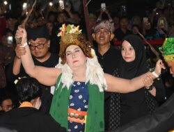 Hanya di Banyuwangi! Tarian Gaib Perempuan Tua Ini Bikin Wisatawan Merinding