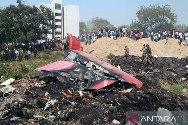 korban-tewas-kecelakaan-pesawat-air-india-171-tembus-274-orang,-kotak-hitam-telah-ditemukan-–-times-banyuwangi