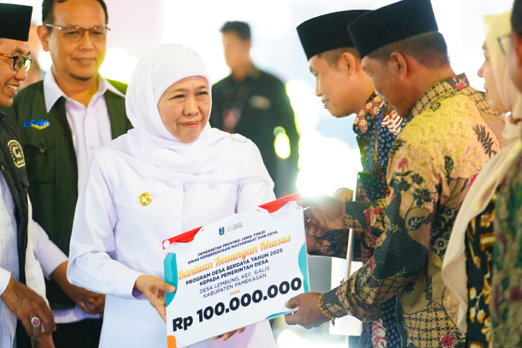 perkuat-perlindungan-sosial,-gubernur-khofifah-salurkan-rp6,37-miliar-dipamekasan-–-times-banyuwangi