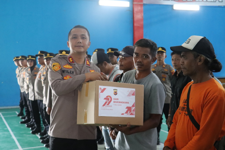polres-majalengka-bagikan-750-paket-sembako,-bukti-nyata-polri-hadir-untuk-warga-–-times-banyuwangi