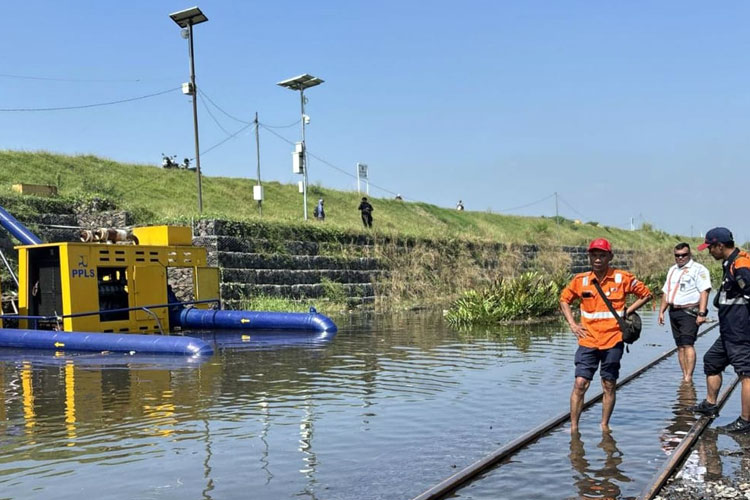 kai-pastikan-keamanan-jalur-porong–tanggulangin-yang-terendam-banjir-–-times-banyuwangi