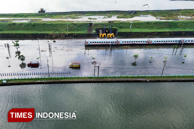 banjir-di-porong-lumpuhkan-jalur-sidoarjo-malang-–-times-banyuwangi