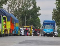 Tolak Zero ODOL, Driver Logistik Gelar Aksi Mogok Kerja, Sweeping Truk di Genteng dan Glenmore