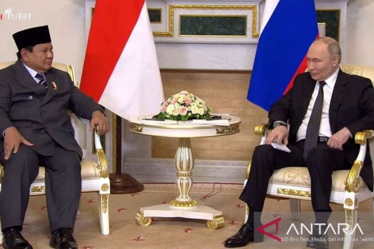 putin-sambut-prabowo-di-istana-konstantinovsky-rusia-–-times-banyuwangi