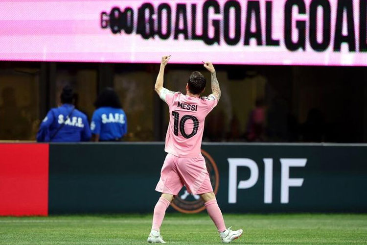 tendangan-bebas-messi-bawa-inter-miami-taklukkan-porto,-cetak-sejarah-di-piala-dunia-antarklub-–-times-banyuwangi