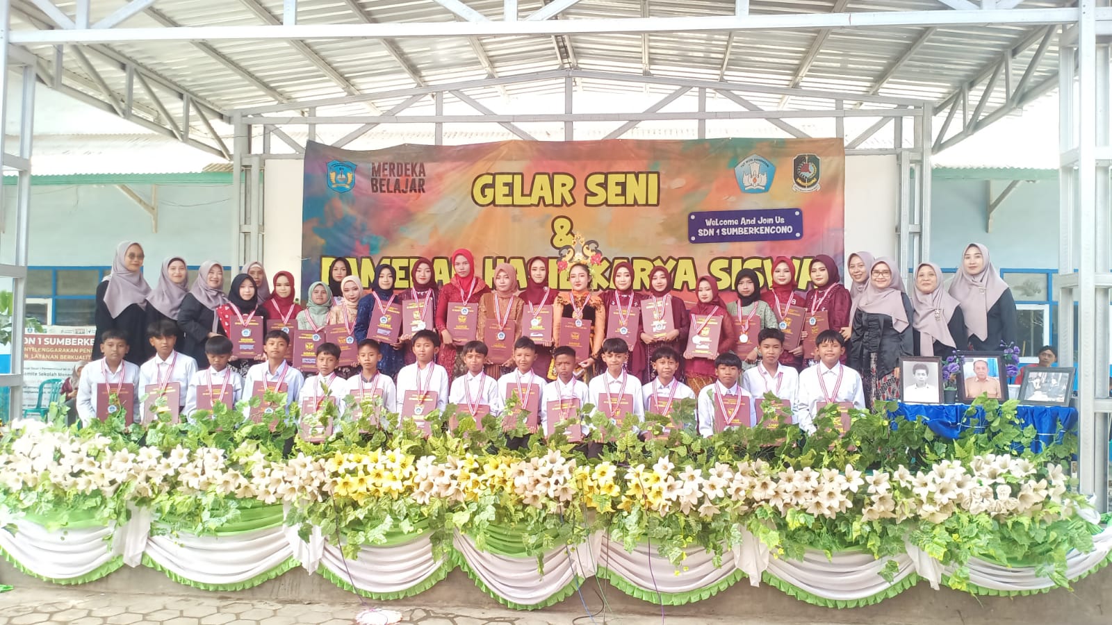 meriah-dan-haru,-sdn-1-sumberkencono-gelar-seni,-pameran-karya,-dan-lepas-siswa-kelas-6