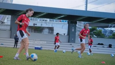 jelang-kualifikasi-piala-asia-2026,-timnas-putri-indonesia-matangkan-taktik-dan-chemistry-antarpemain