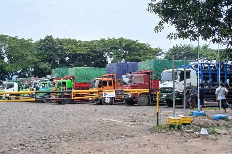 mogok-sopir-truk-odol,-pelabuhan-ketapang-sepi!-tapi-kenapa-tanjung-wangi-tetap-ramai?