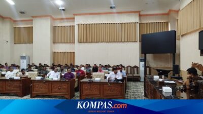 adukan-perhutani,-masyarakat-desa-hutan-geruduk-dprd-banyuwangi
