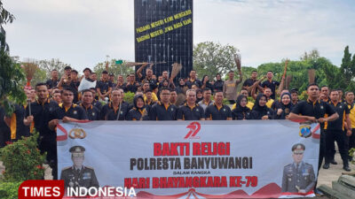tebar-semangat-nasionalisme,-polresta-banyuwangi-bersihkan-makam-pahlawan-–-times-banyuwangi