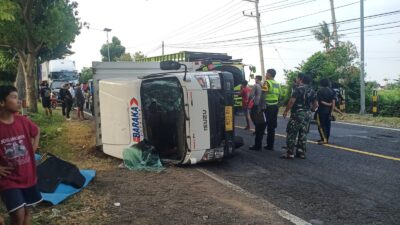truk-baraka-express-terguling-di-sumberanyar,-nyaris-sebabkan-kecelakaan-fatal