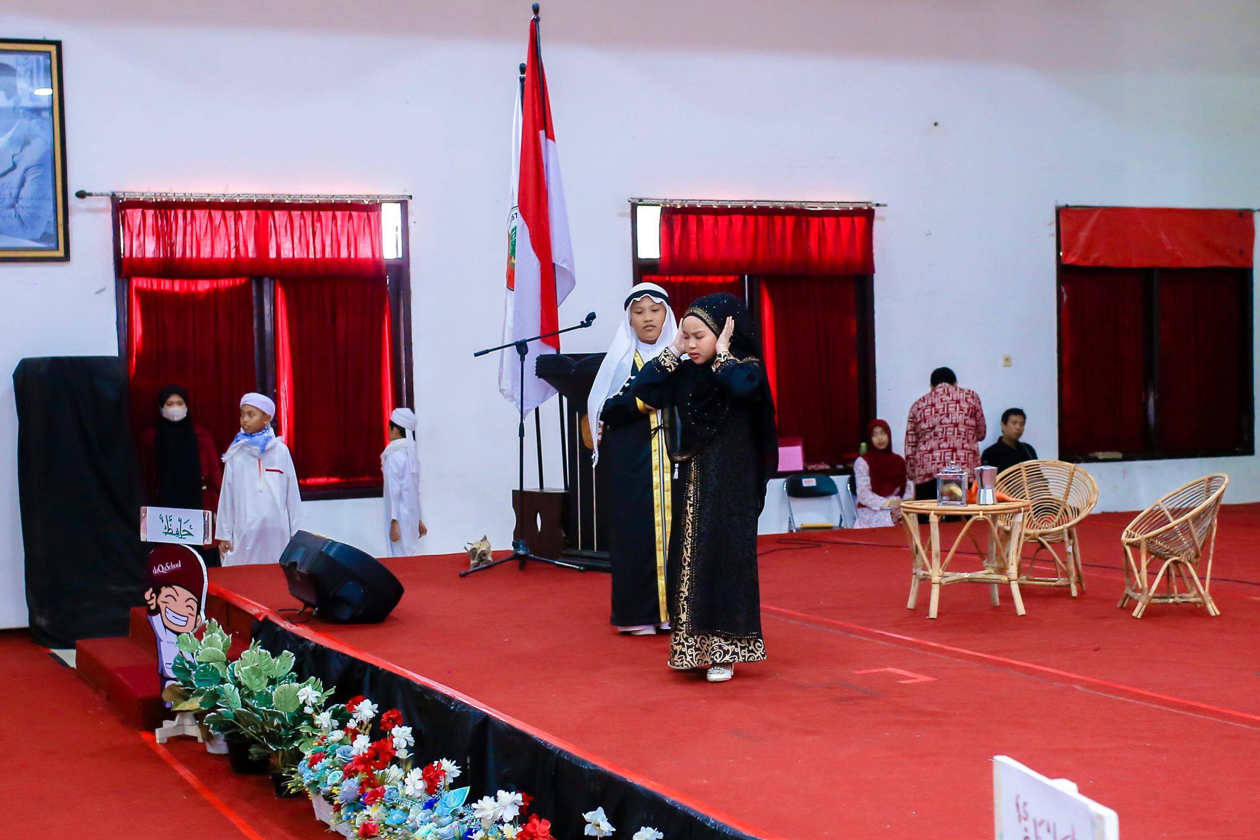 drama-al-qomah,-penutup-haru-wisuda-hafidz-dan-pentas-seni-daqu-school