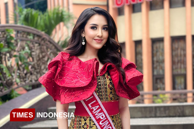 marsha-aulia-putri,-menyeimbangkan-dunia-akademik-dan-modeling-–-times-banyuwangi