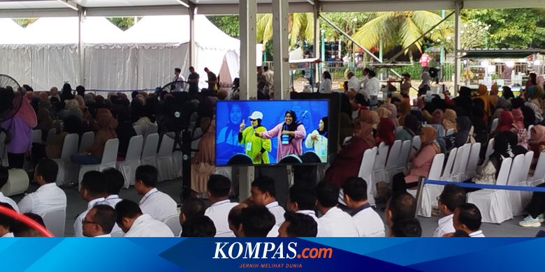 jelang-kedatangan-gibran,-emak-emak-di-banyuwangi-menyambut-dengan-joget-stecu