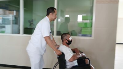 rsmu-surabaya-gelar-operasi-katarak-gratis-di-banyuwangi,-gunakan-teknik-mutakhir-feco