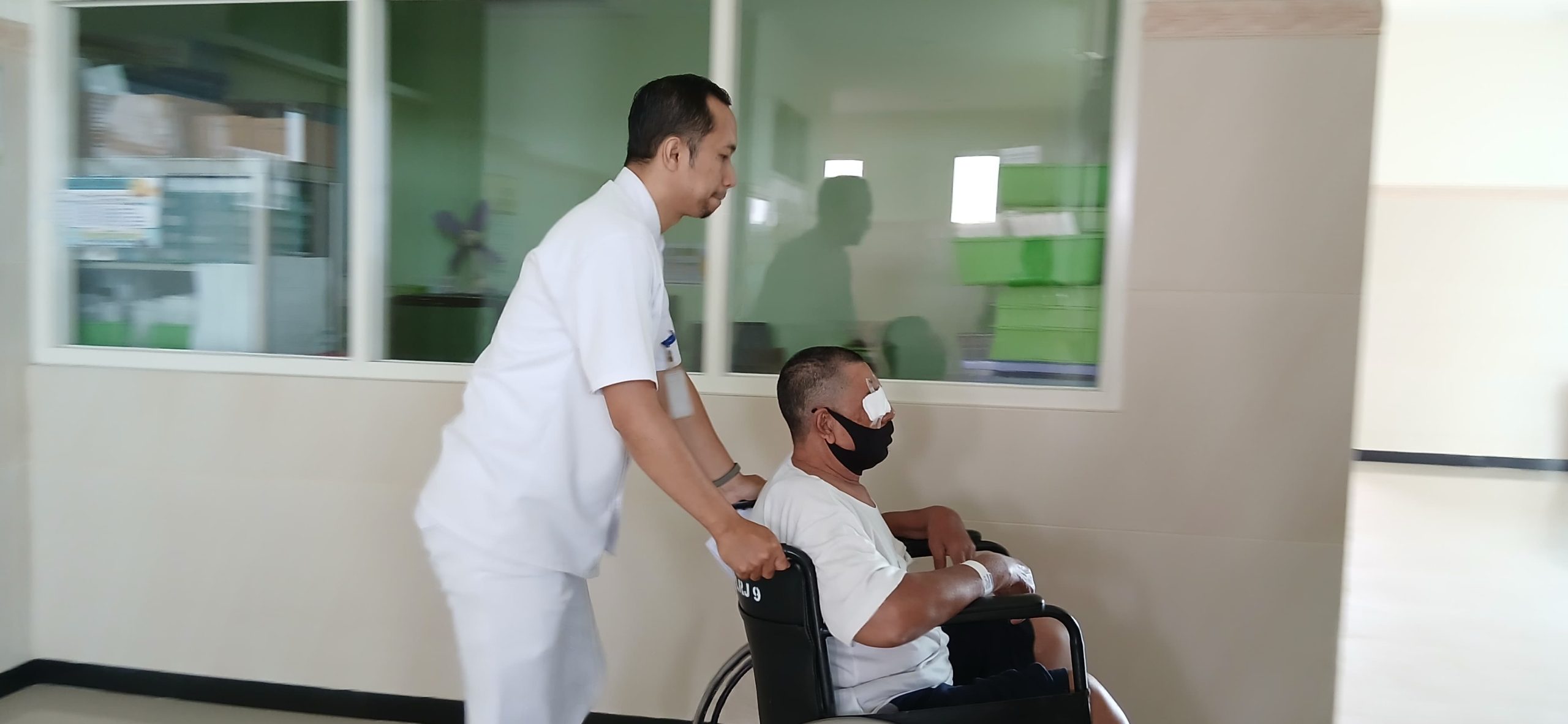 rsmu-surabaya-gelar-operasi-katarak-gratis-di-banyuwangi,-gunakan-teknik-mutakhir-feco