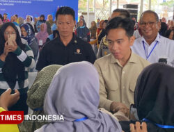 Gibran Kewalahan Diserbu Emak-emak di Banyuwangi, Minta Foto Sampai Jerit-jerit! – TIMES Banyuwangi