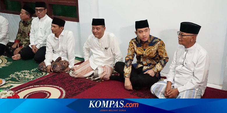 sambangi-ponpes,-gibran-lesehan-bareng-ulama-banyuwangi