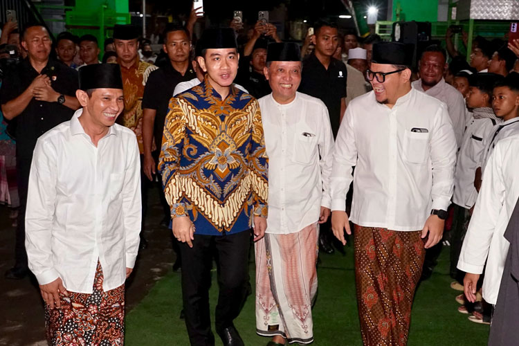 silaturahmi-ulama-dan-umara,-wapres-gibran-kunjungi-pesantren-mambaul-ulum-banyuwangi-–-times-banyuwangi