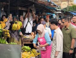 Gibran Tinjau Pasar Rogojampi, Pedagang Harapkan Harga Bahan Pokok Turun