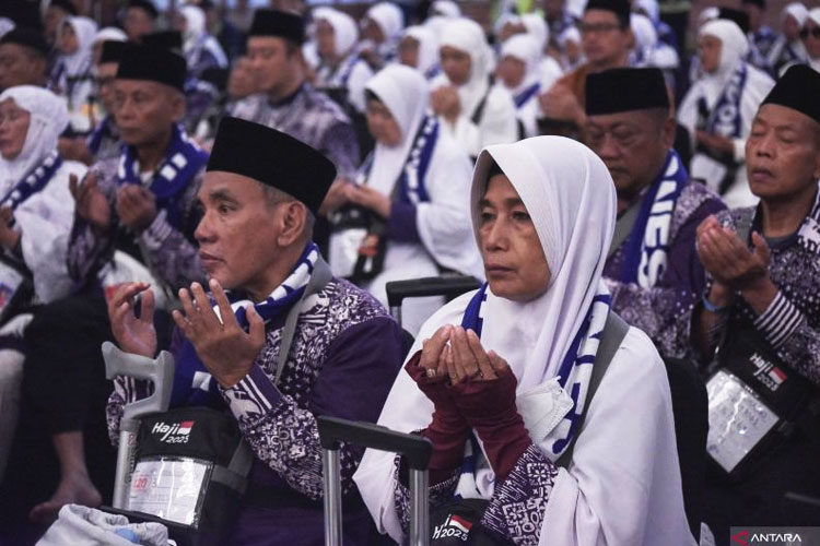 kepulangan-jemaah-haji-indonesia-asal-banyuwangi-ditunda-karena-faktor-keselamatan-–-times-banyuwangi