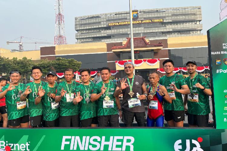 polresta-banyuwangi-bawa-pulang-juara-2-di-east-java-running-fest-2025-seri-surabaya-–-times-banyuwangi