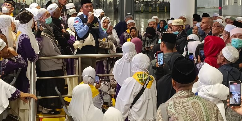 penutupan-bandara-oman,-2-kloter-jemaah-haji-banyuwangi-tertahan-di-jeddah