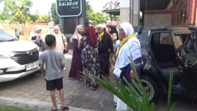 kloter-42-jamaah-haji-wongsorejo-tiba,-sejumlah-jamaah-pilih-transit-di-villa-grand-baluran