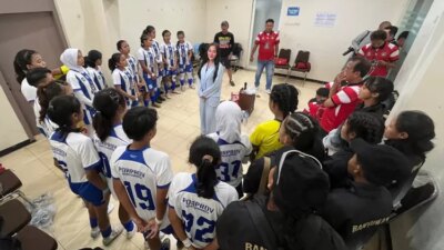 pahit!-tim-sepak-bola-putri-banyuwangi-gagal-ke-semifinal-gegara-keputusan-kontroversial-panitia-porprov-jatim