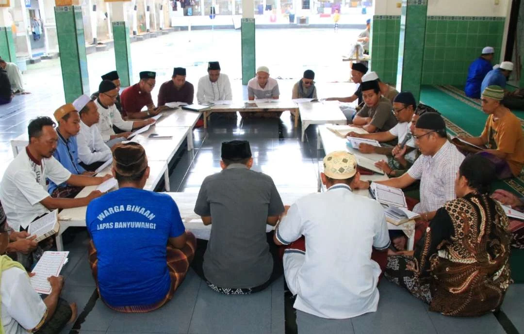 sambut-tahun-baru-islam,-warga-binaan-lapas-banyuwangi-khataman-al-quran