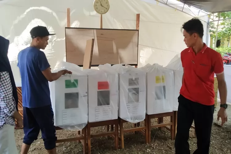 akhir-dari-pemilu-5-kotak!-mk-resmi-pisahkan-jadwal-pemilu-nasional-dan-daerah