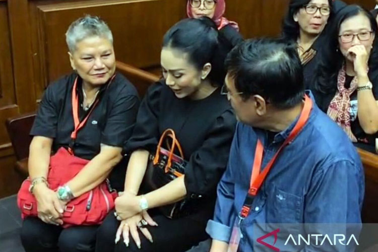 ganjar-pranowo-hingga-krisdayanti-hadiri-sidang-hasto-kristiyanto,-kasus-harun-masiku-jadi-sorotan-publik-–-times-banyuwangi