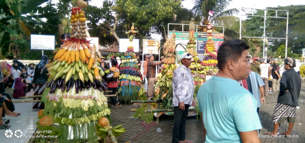 acara-bersih-desa-di-desa-tegaldlimo-diikuti-oleh-seluruh-penganut-agama