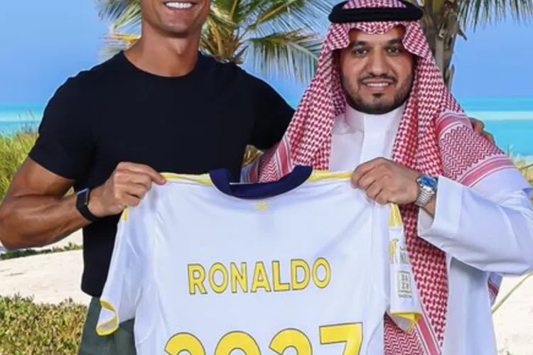 kontrak-baru-hingga-2027,-al-nassr-bayar-gaji-cristiano-ronaldo-rp125-ribu-per-detik!-ini-rincian-fantastisnya